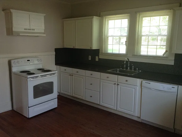 221 Ross St — Photo 2