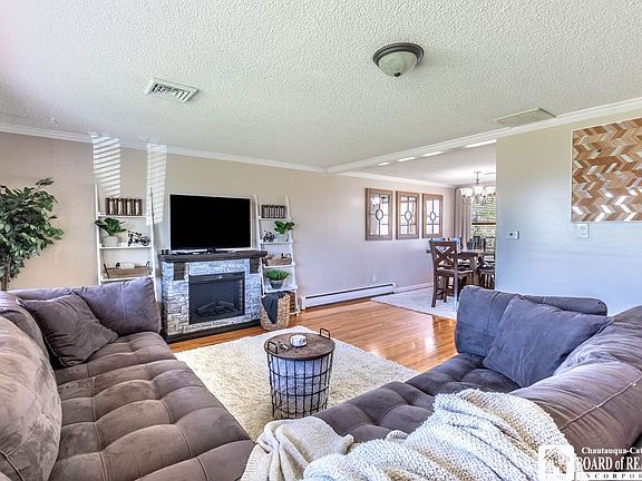 5th image of 212 N Creek Dr