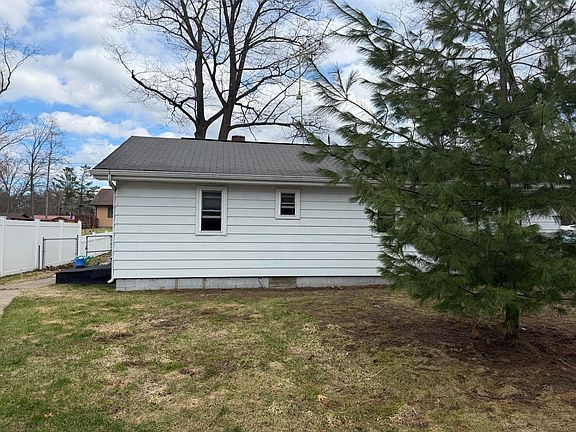 2nd image of 123 Maple Bluff Ave