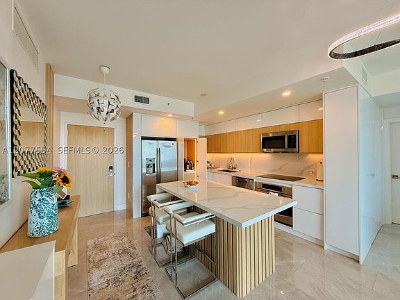 5th image of 90 W 3rd 3306
