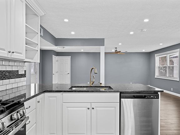 5th image of 3920 Riveroaks Ln