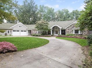 1460 Briarcliff Dr SE, Grand Rapids, MI 49546