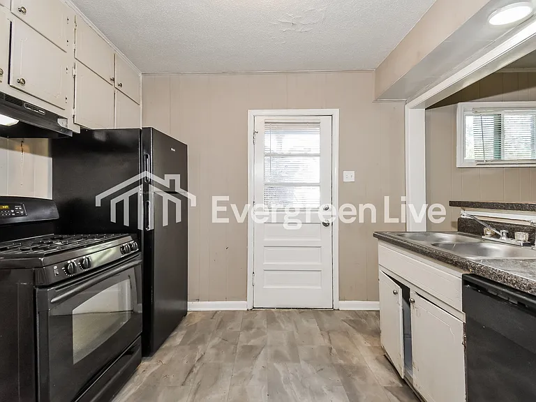 1064 Bonnie St — Photo 6