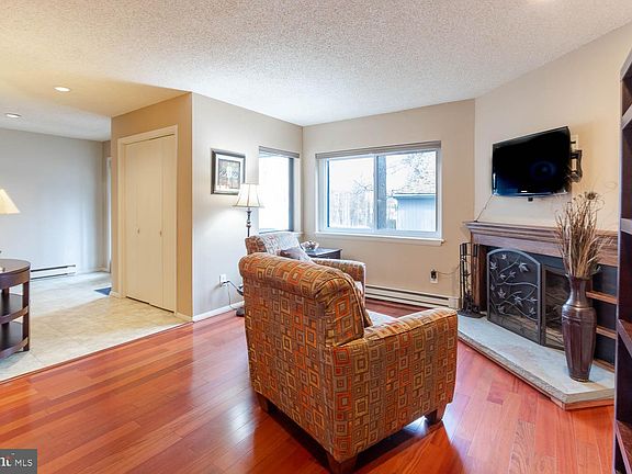 4th image of 1534 Woodledge Cir