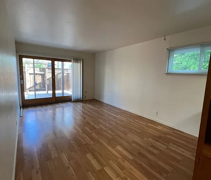 2255 Hearst — Photo 9