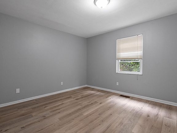 2nd image of 3 Townhouse Ct #20