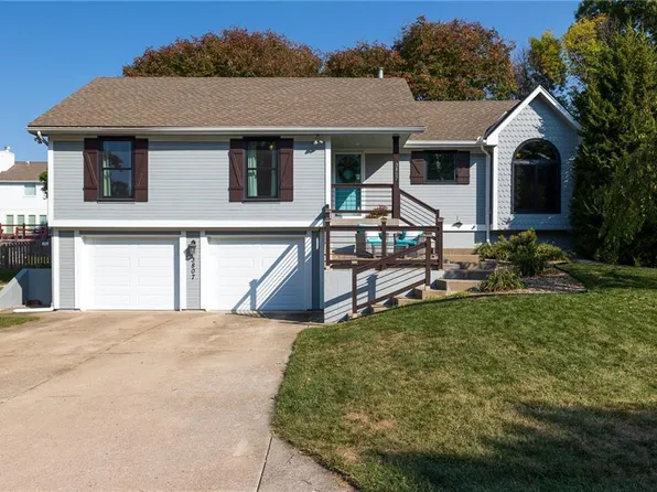 3807 SW Lido Dr, Lees Summit, MO 64082