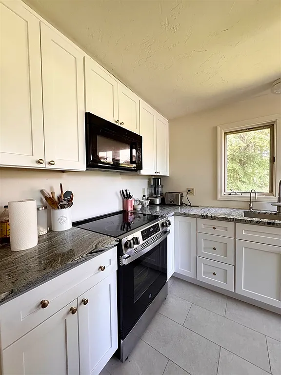 2 bed, 2.0 bath, 2000 sqft, $3,650 — Photo 2