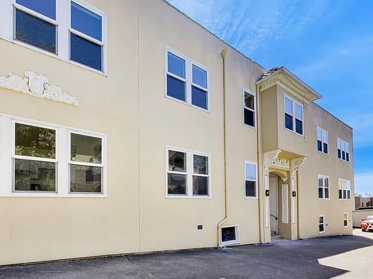 1534 Arch St #2 — Photo 7
