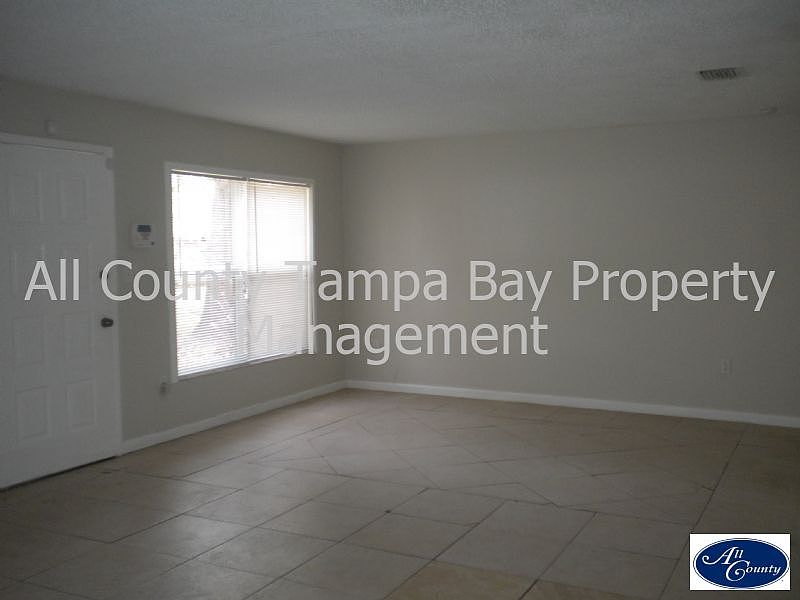 1st image of 6914 N Dakota Ave #1/2