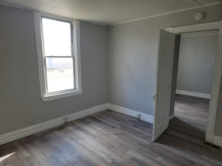 1709 Edison Ave — Photo 6