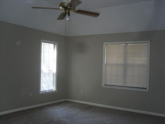 4th image of 2666 Lakeside Dr