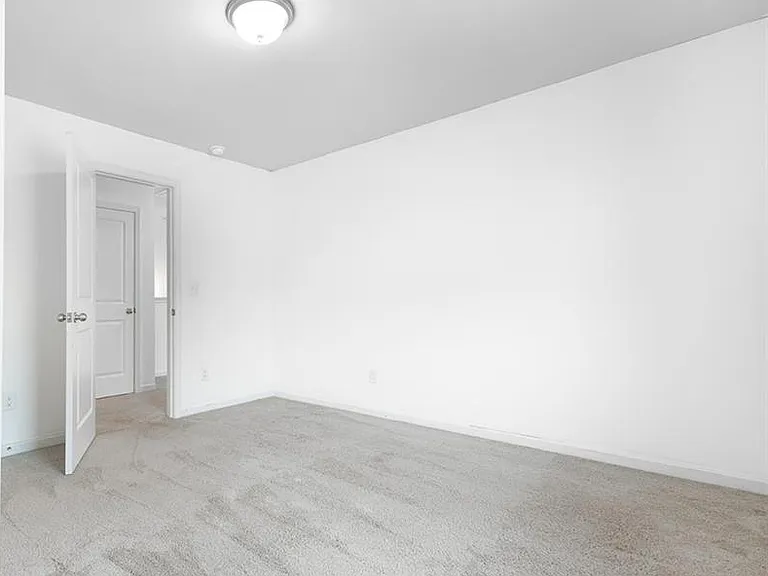 7095 Gladstone Cir — Photo 14