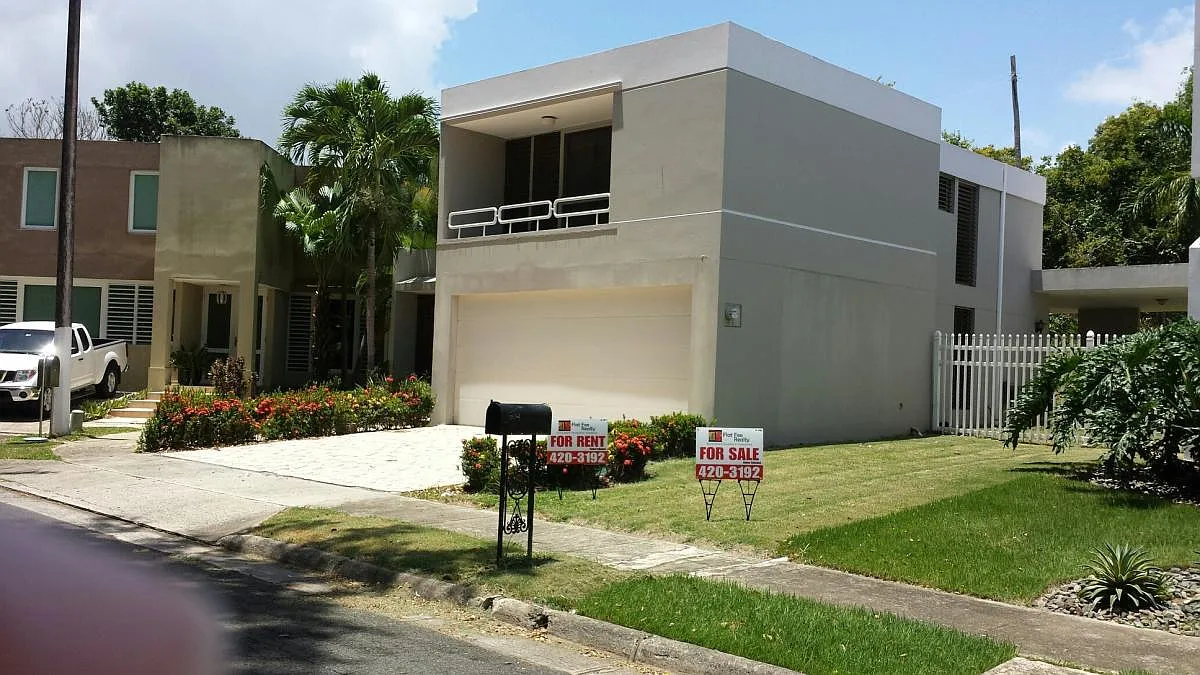 3 bed, 2.5 bath, 2000 sqft, $3,200 — Photo 1