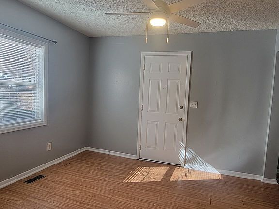 4th image of 132 1/2 Greenwood Ave #132