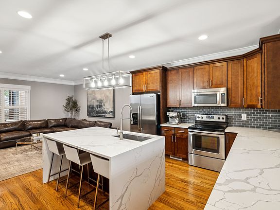 4th image of 405 McAdoo Ave