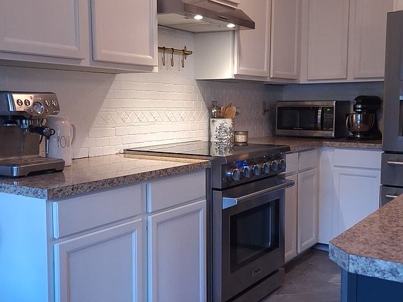 4th image of 3595 Nevada Ave E