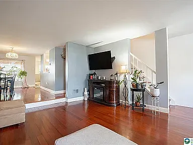 1703 Saratoga Ct — Photo 3