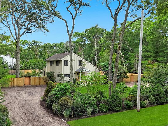 5th image of 10 Harbor View Ln