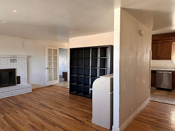 4th image of 475 E Parkway Dr