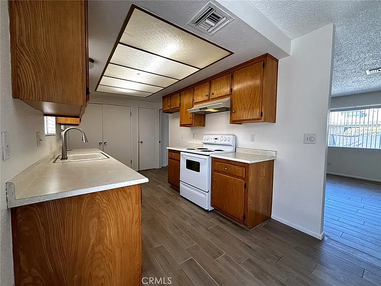 743 Evergreen St — Photo 6