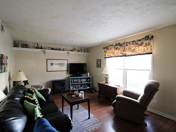 4th image of 414 Macadam Dr
