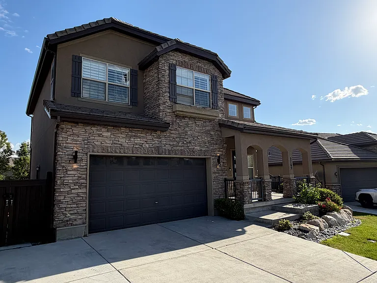 2769 W Shady Hollow Ln — Photo 2