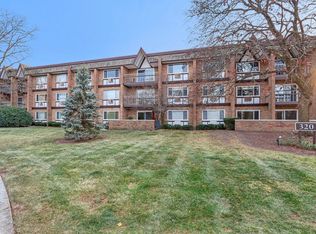 320 Claymoor Rd #1-G, Hinsdale, IL 60521