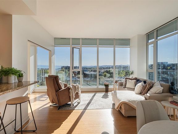 5th image of 373 Tyee Rd #803