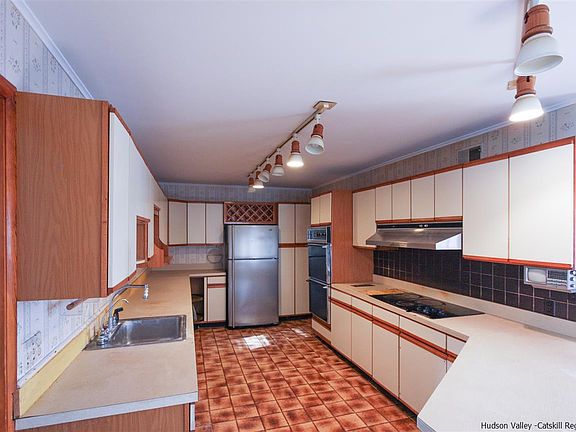 5th image of 394 Glenerie Blvd