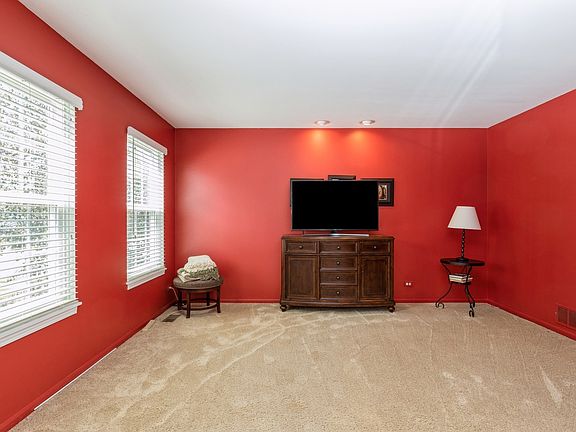 5th image of 3825 Peartree Dr