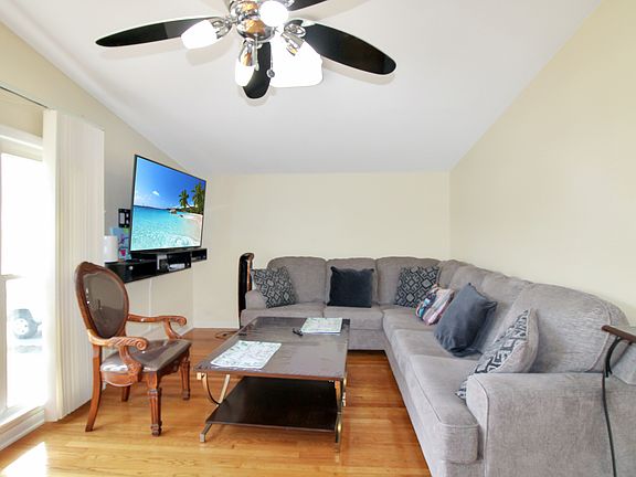 5th image of 7806 W 80th Pl