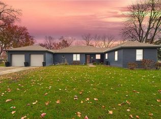 208 E Porte Cimi Pas St, Kansas City, MO 64114