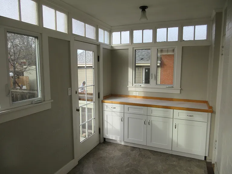 1033 S Clarkson St — Photo 4