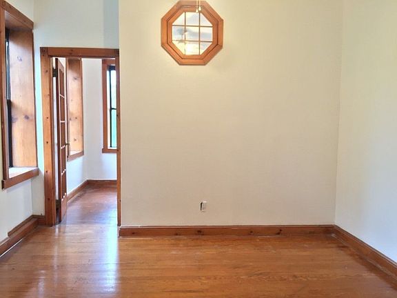 5th image of 601 E 11th St APT 3a