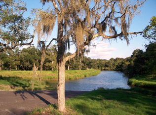 102 Glen Oaks Ct, Angleton, TX 77515