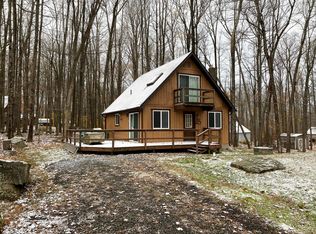 103 Chestnut Ln, Greentown, PA 18426