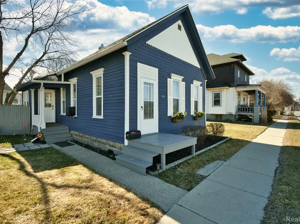 1134 Water St, Port Huron, MI 48060