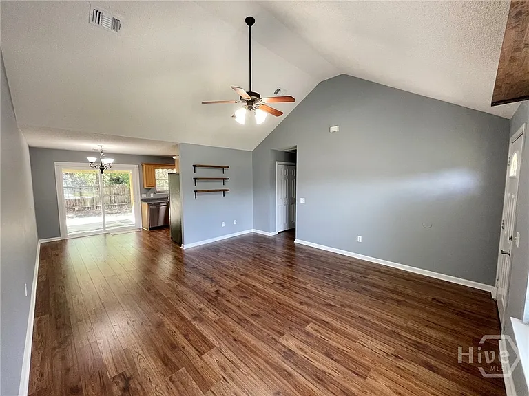 119 Mustang Dr — Photo 5