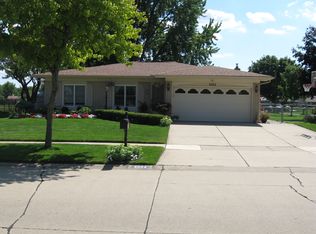 3002 Warrington Dr, Sterling Heights, MI 48310