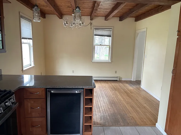77 Rowell Rd E — Photo 4
