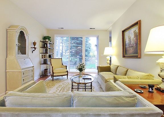 3rd image of 2660 Summit Dr Unit 105