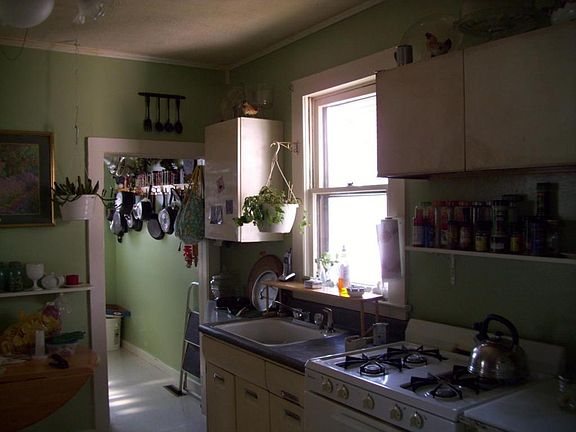 4th image of 1015 6th Ave