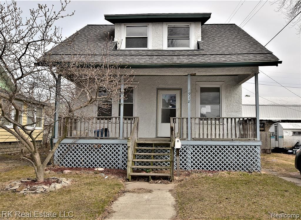 1918 Elk St Port Huron Mi 48060 Zillow