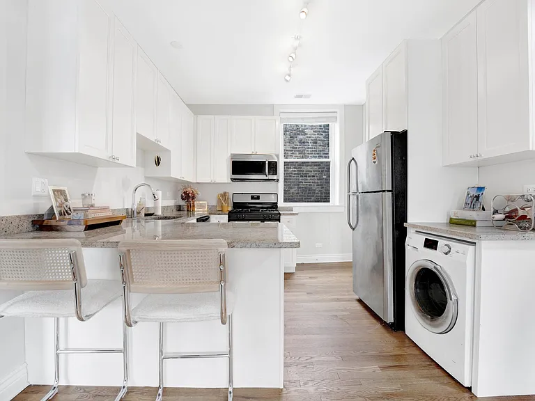 3602 N Oakley Ave #2 — Photo 6
