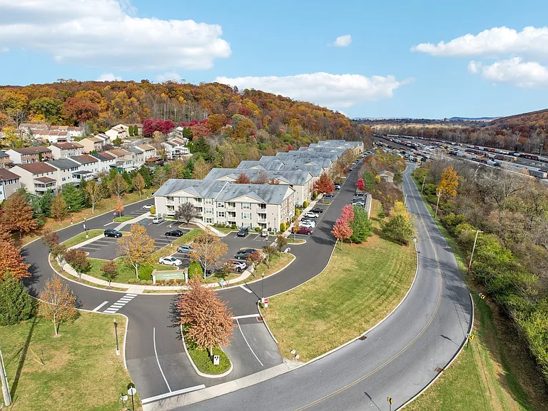 Summit Ridge Luxury Apartments — Photo 84