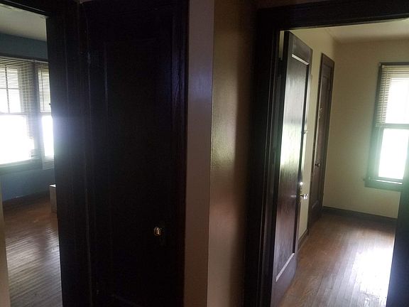 3rd image of 104 W Airline Dr