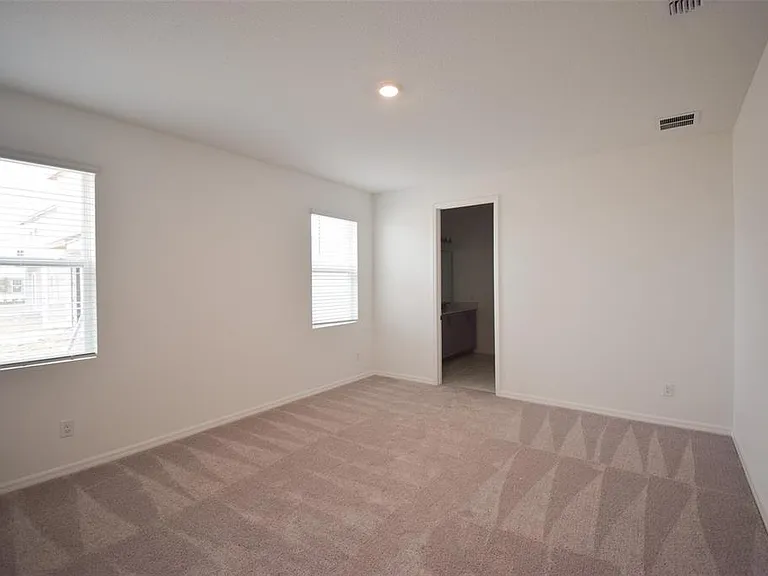 2370 Lancashire St — Photo 20