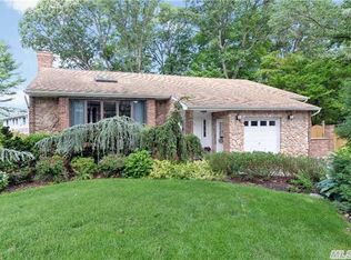 15 Woodland Rd, Oyster Bay, NY 11771