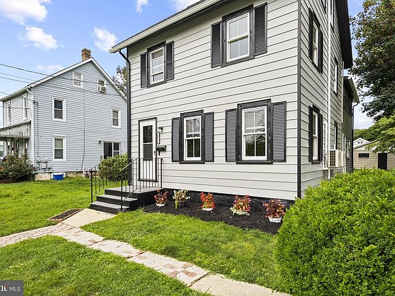 2nd image of 411 Franklin St